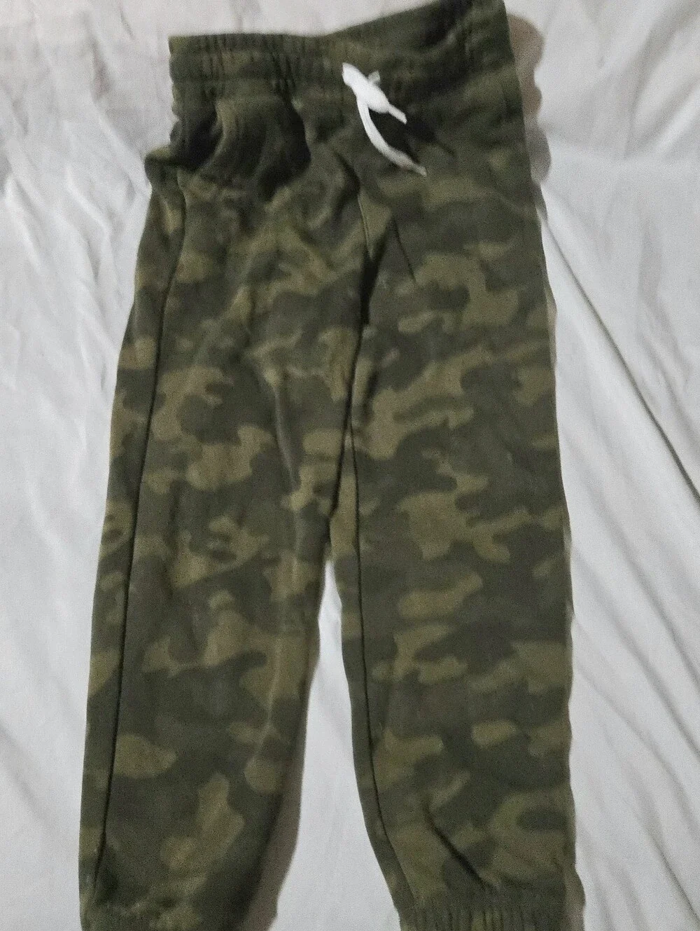 Old Navy Boy's Camo Fleece Jogger Pants in Olive and Dark Green Size Small 6/7